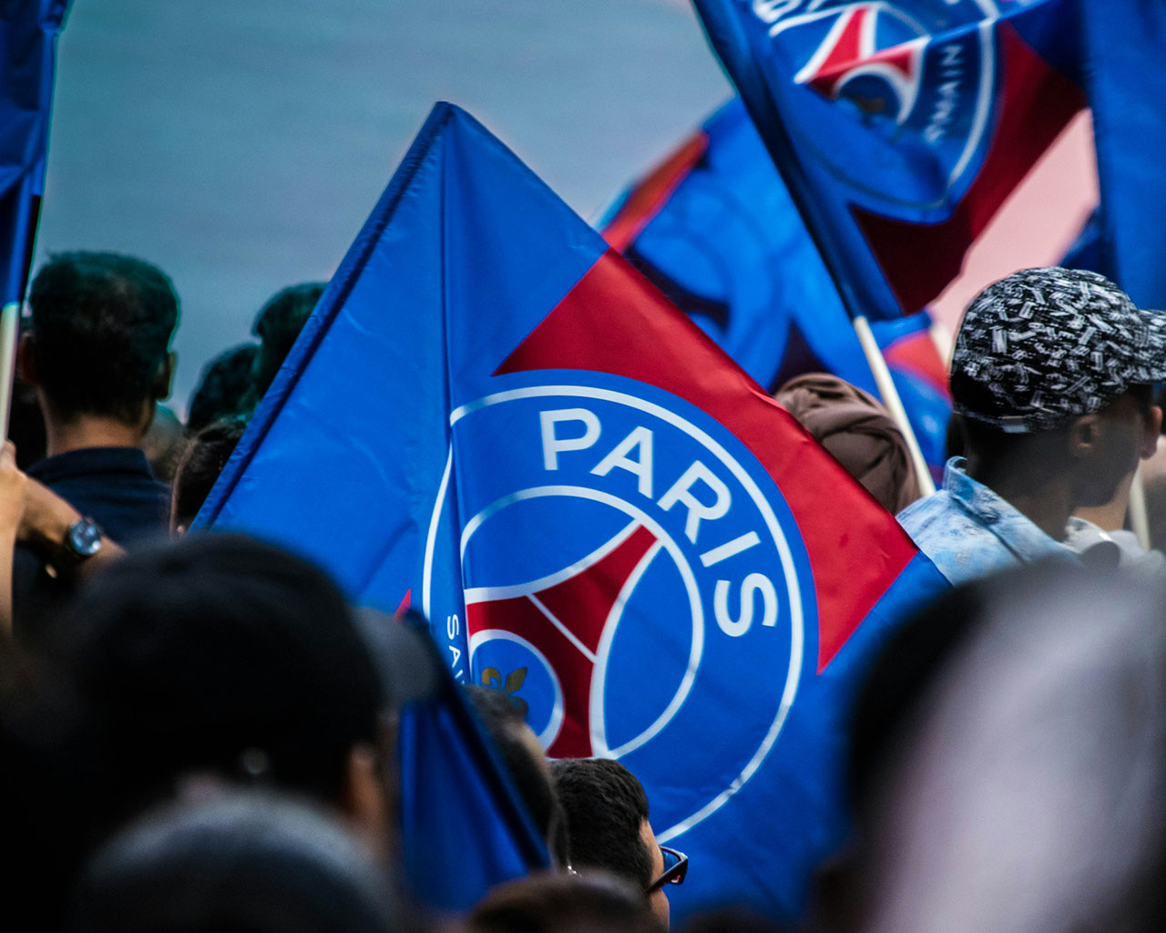 Supporters van een team in de UEFA Conference League